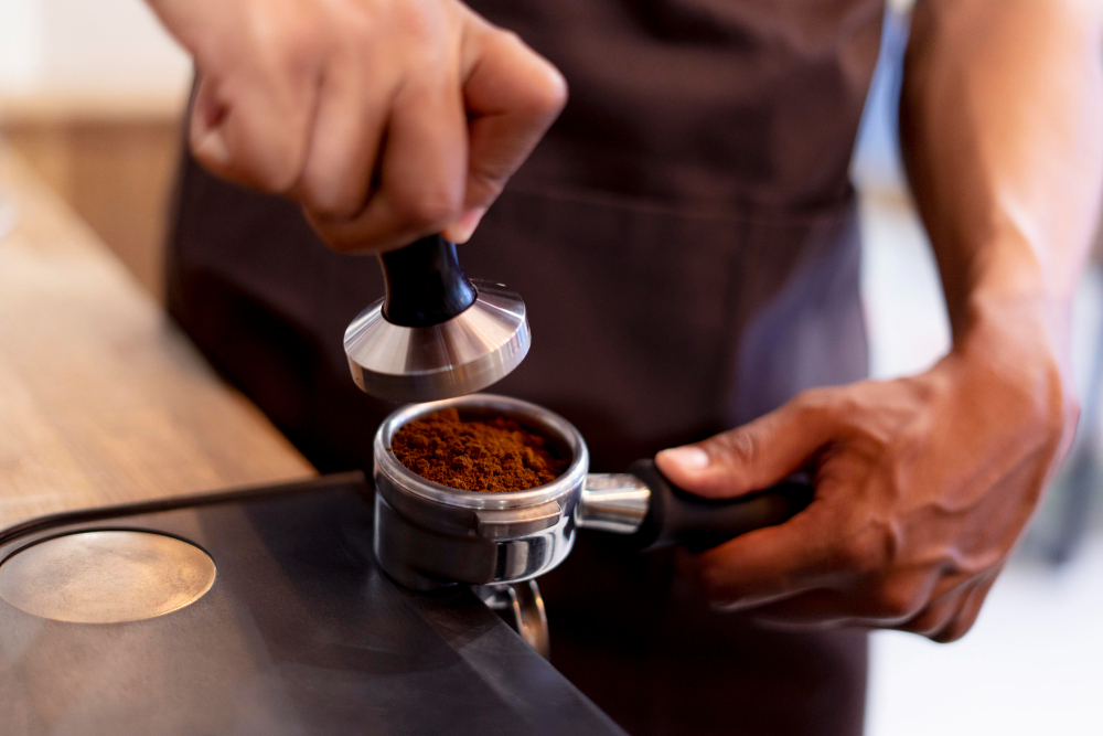 Preparar um café especial exige cuidados redobrados com a espessura do grão e com a temperatura da água.